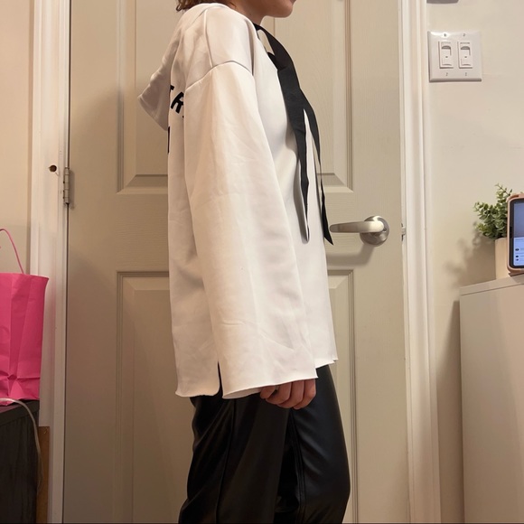 Bershka Oversized White Sweatshirt - Picture 3 of 6